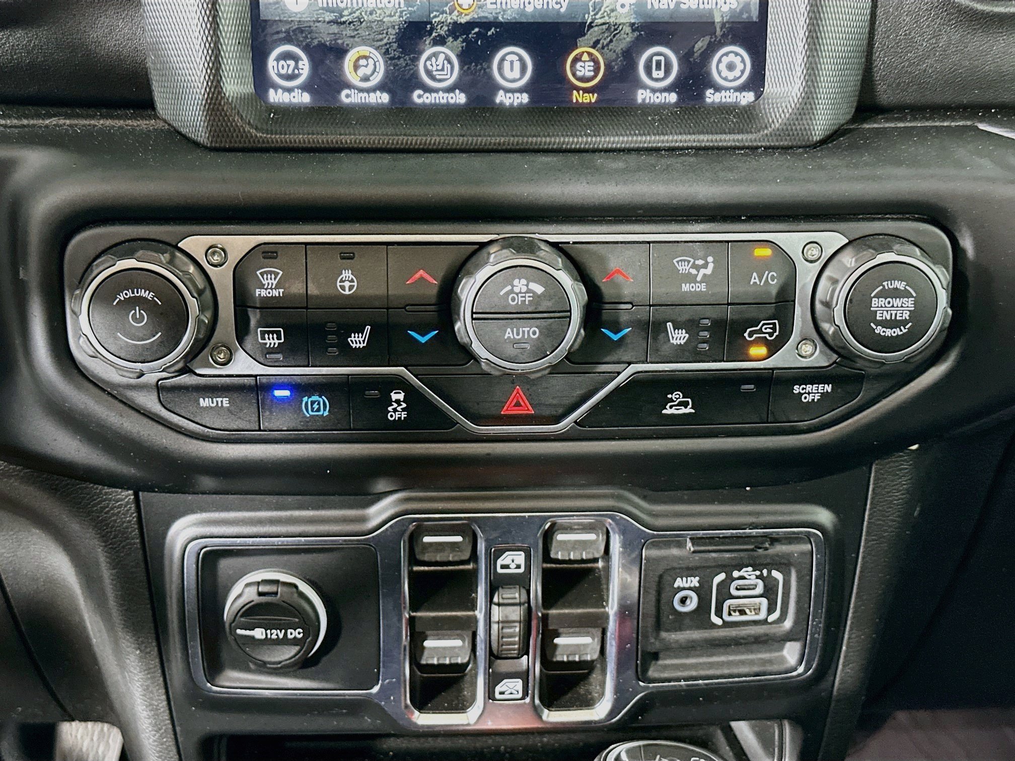 Used 2023 Jeep Wrangler Unlimited Sahara w/ Cold Weather Group AWD/4WD image 23