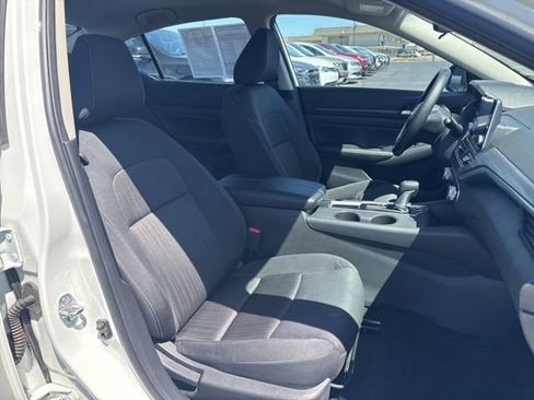 Used 2025 Nissan Altima 2.5 SV FWD image 18