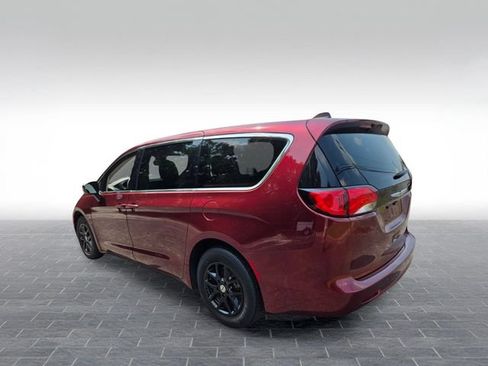 Used 2023 Chrysler Voyager LX FWD image 5