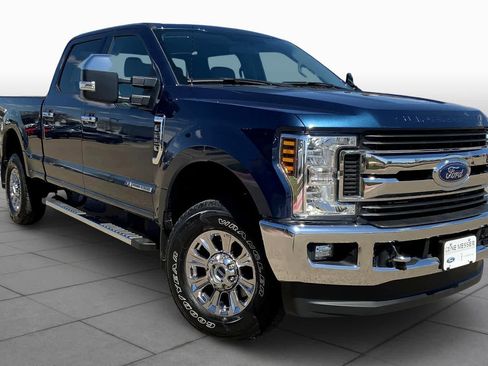Used 2018 Ford F250 XLT w/ XLT Premium Package image 2