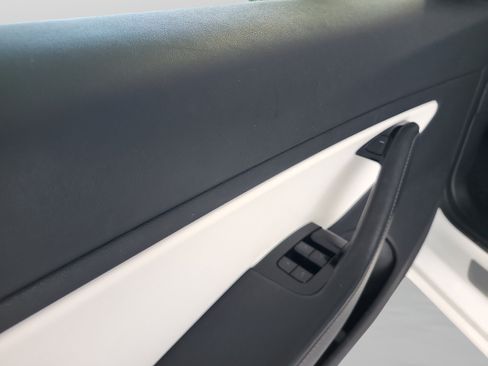 Used 2018 Tesla Model 3 Long Range RWD image 16