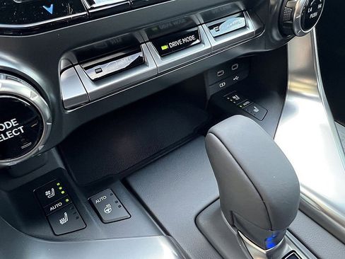 New 2025 Lexus LX 700h Luxury image 19