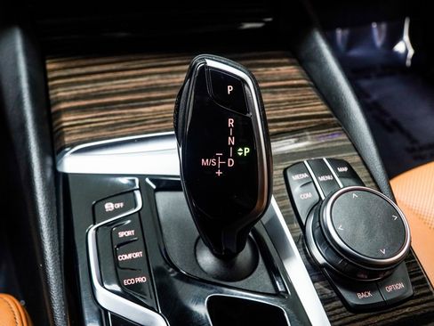 Used 2023 BMW 530i xDrive w/ Premium Package image 18