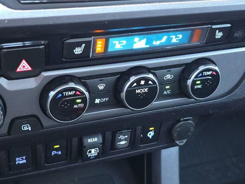 Used 2018 Toyota Tacoma TRD Off-Road image 26