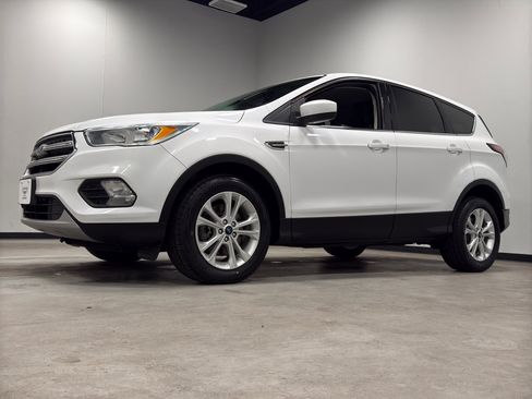 Certified 2017 Ford Escape SE image 4