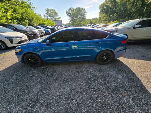 Used 2019 Ford Fusion SE w/ Equipment Group 151A FWD image 3