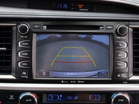 Used 2018 Toyota Highlander Limited Platinum FWD image 21