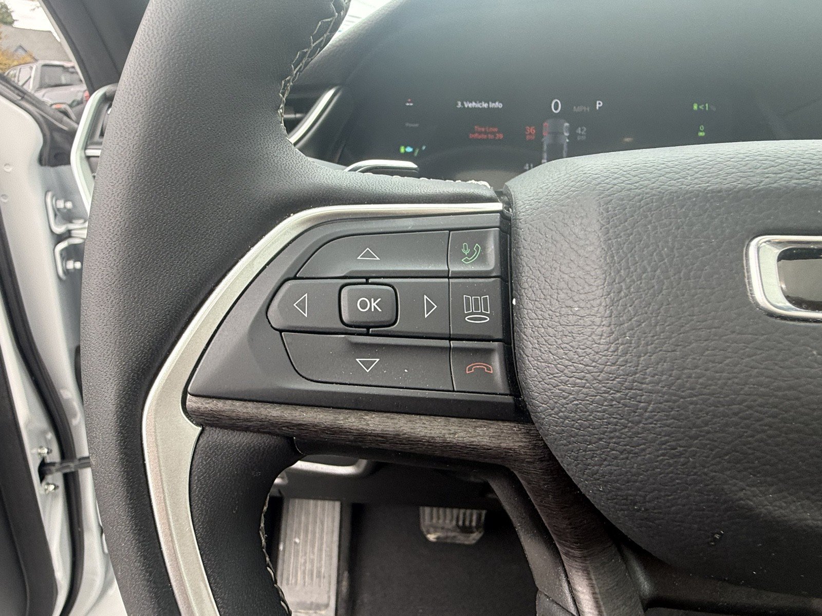 Used 2025 Jeep Grand Cherokee Limited 4xe AWD/4WD image 26