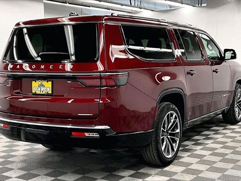 Used 2024 Jeep Wagoneer L Series III w/ Premium Group I image 11