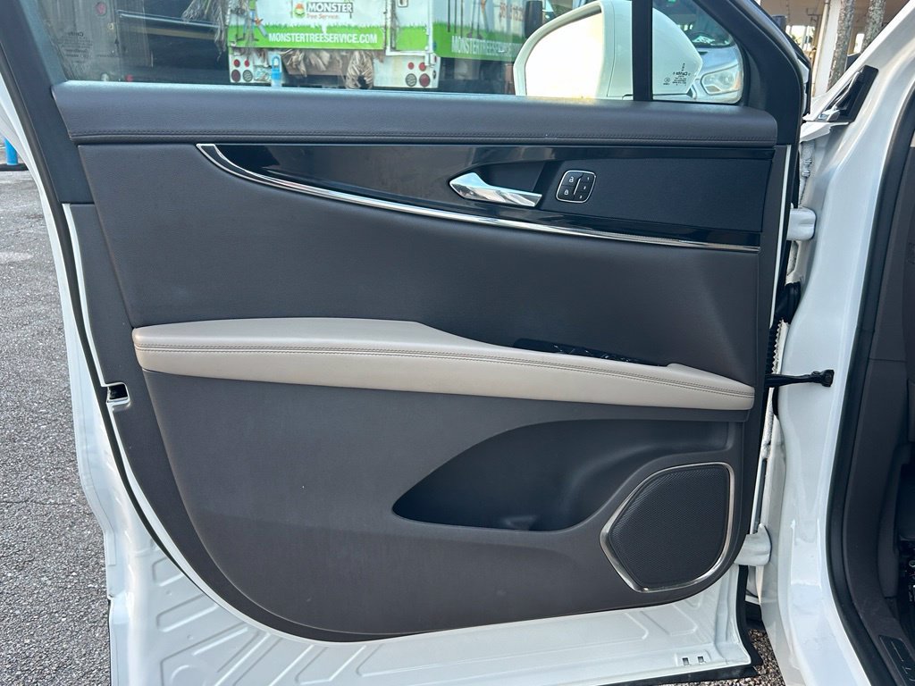 Used 2023 Lincoln Nautilus FWD w/ Premium Package image 33