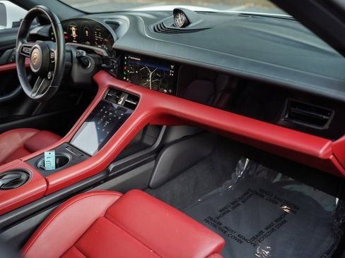 Used 2022 Porsche Taycan image 21