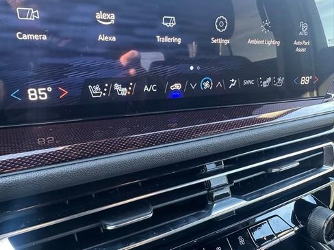 Used 2025 Chevrolet Traverse RS image 28