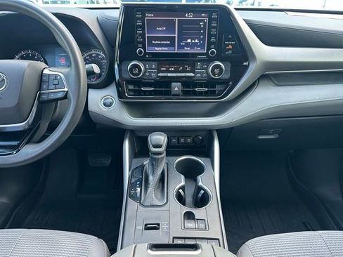 Used 2020 Toyota Highlander L FWD image 16