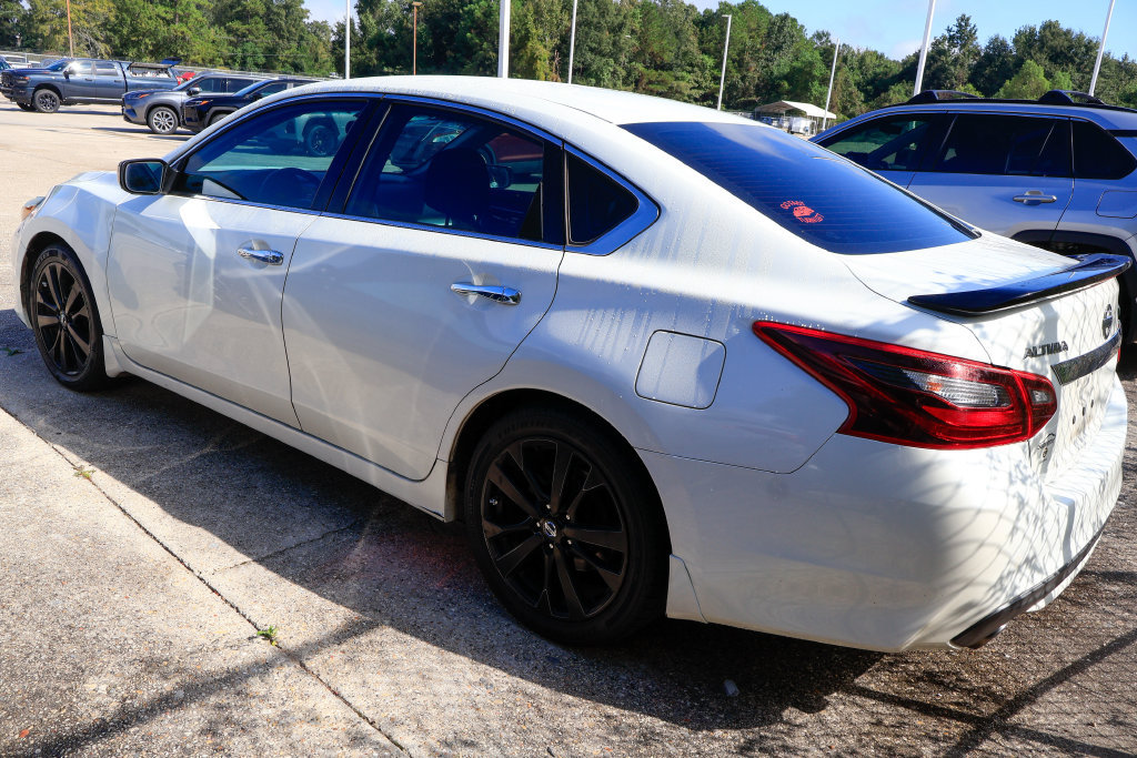 Used 2017 Nissan Altima 2.5 SR w/ Midnight Edition Package FWD image 6