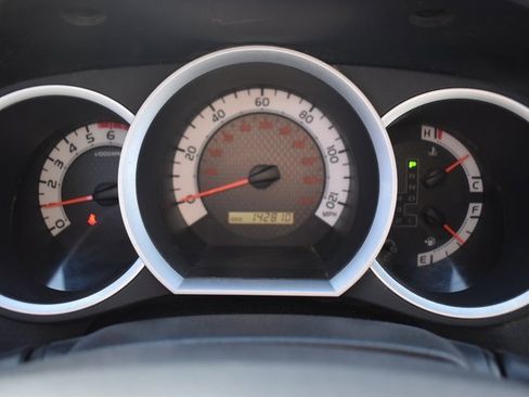 Used 2012 Toyota Tacoma Base image 30