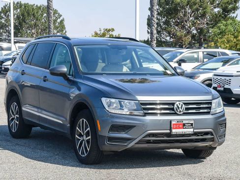 Used 2020 Volkswagen Tiguan SE w/ Panoramic Sunroof Package FWD image 3