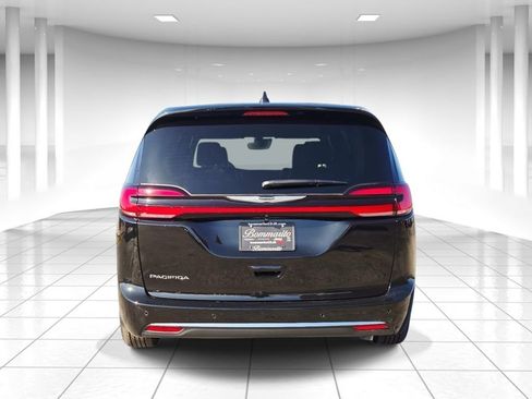 New 2026 Chrysler Pacifica Select FWD image 4