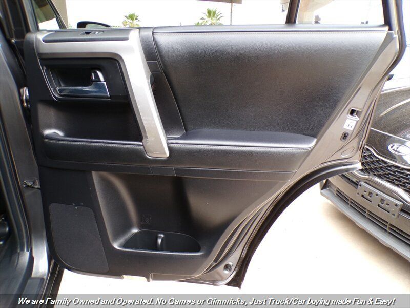 Used 2020 Toyota 4Runner SR5 AWD/4WD image 25