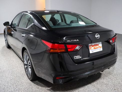 Used 2024 Nissan Altima 2.5 SV FWD image 9