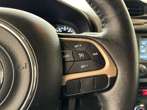 Used 2017 Jeep Renegade Latitude w/ Cold Weather Group AWD/4WD image 18