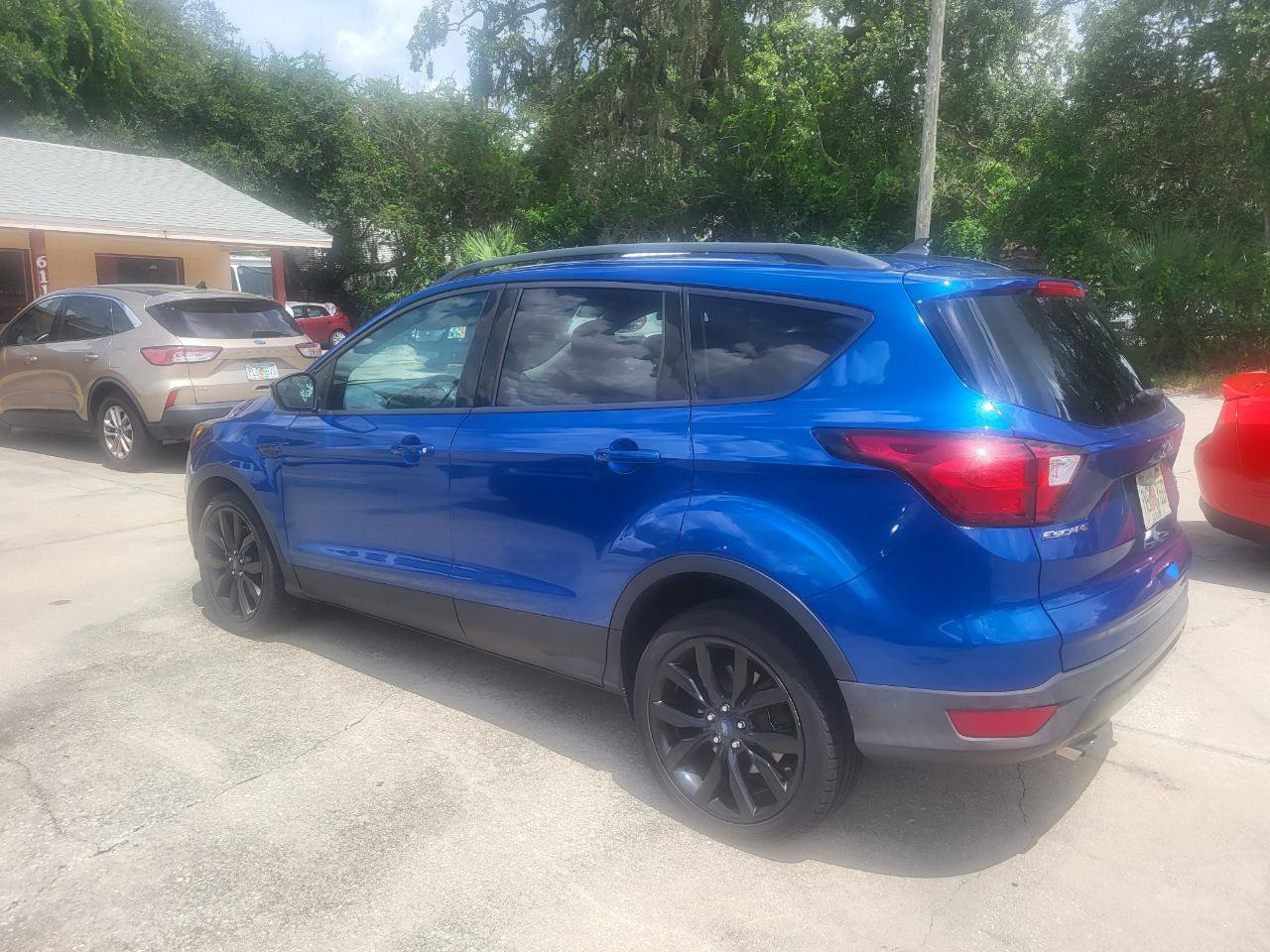 Used 2019 Ford Escape SE w/ SE Sport Appearance Package AWD/4WD image 18