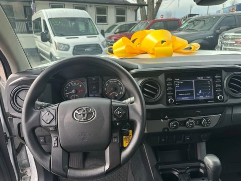 Used 2022 Toyota Tacoma SR image 19