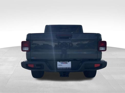 Used 2025 Jeep Gladiator Sport image 6
