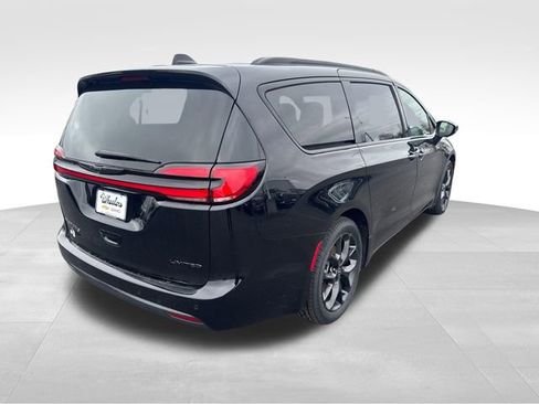 Used 2025 Chrysler Pacifica Limited FWD image 6