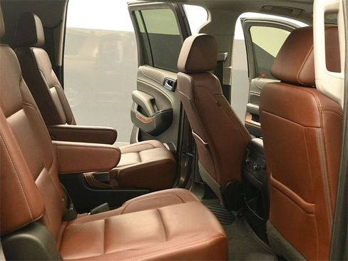 Used 2019 Chevrolet Suburban Premier w/ Premier Plus Edition image 19