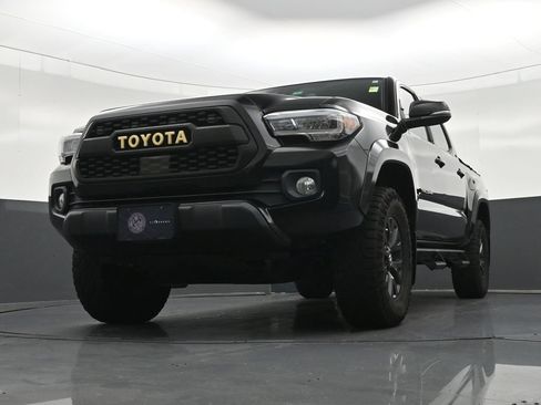 Used 2023 Toyota Tacoma SR5 w/ Technology Package RWD image 30