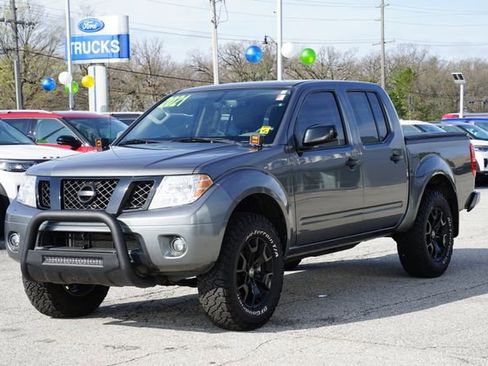 Used 2021 Nissan Frontier SV w/ Midnight Edition Floor Mats image 3