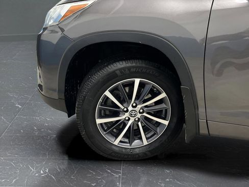 Used 2017 Toyota Highlander XLE image 34