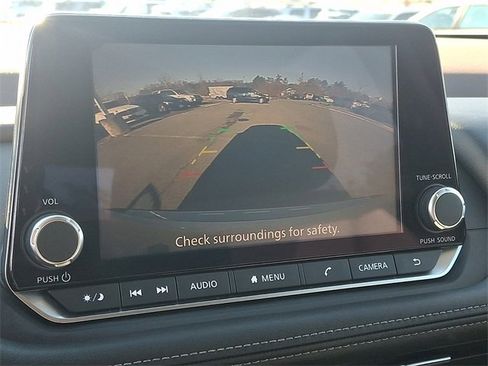 Used 2022 Nissan Rogue SV image 17