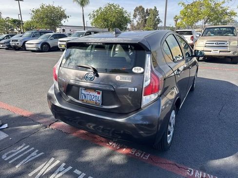 Used 2015 Toyota Prius C One image 3