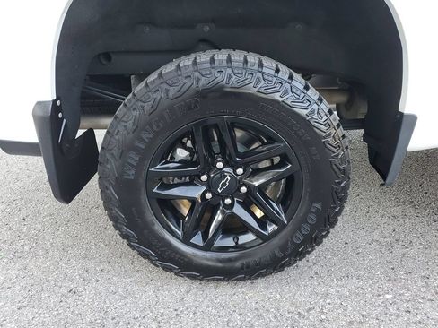 Used 2025 Chevrolet Silverado 1500 Custom Trail Boss AWD/4WD image 5