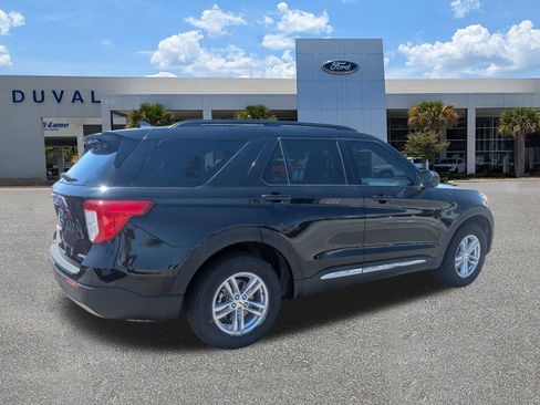 Used 2022 Ford Explorer XLT w/ Equipment Group 202A AWD/4WD image 4