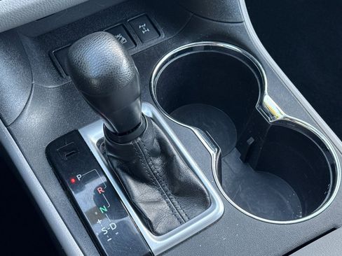 Used 2019 Toyota Highlander LE w/ Carpet Mat Package (TMS) image 22