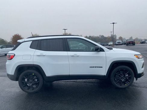 New 2026 Jeep Compass Latitude image 8