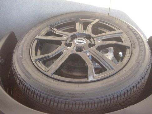 Used 2023 Nissan Kicks SV FWD image 10
