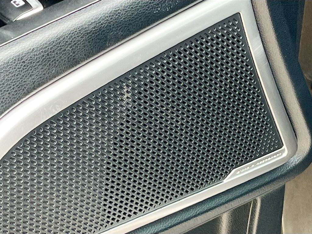Used 2024 Kia Telluride EX w/ EX Captain's Chair Package FWD image 19