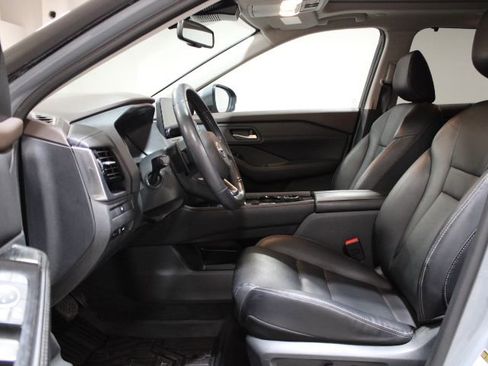 Used 2023 Nissan Rogue SL w/ SL Premium Package image 18