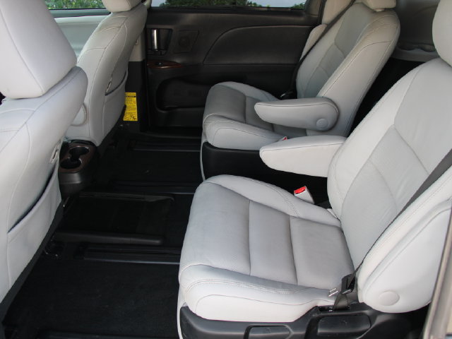 Used 2015 Toyota Sienna Limited Premium FWD image 28