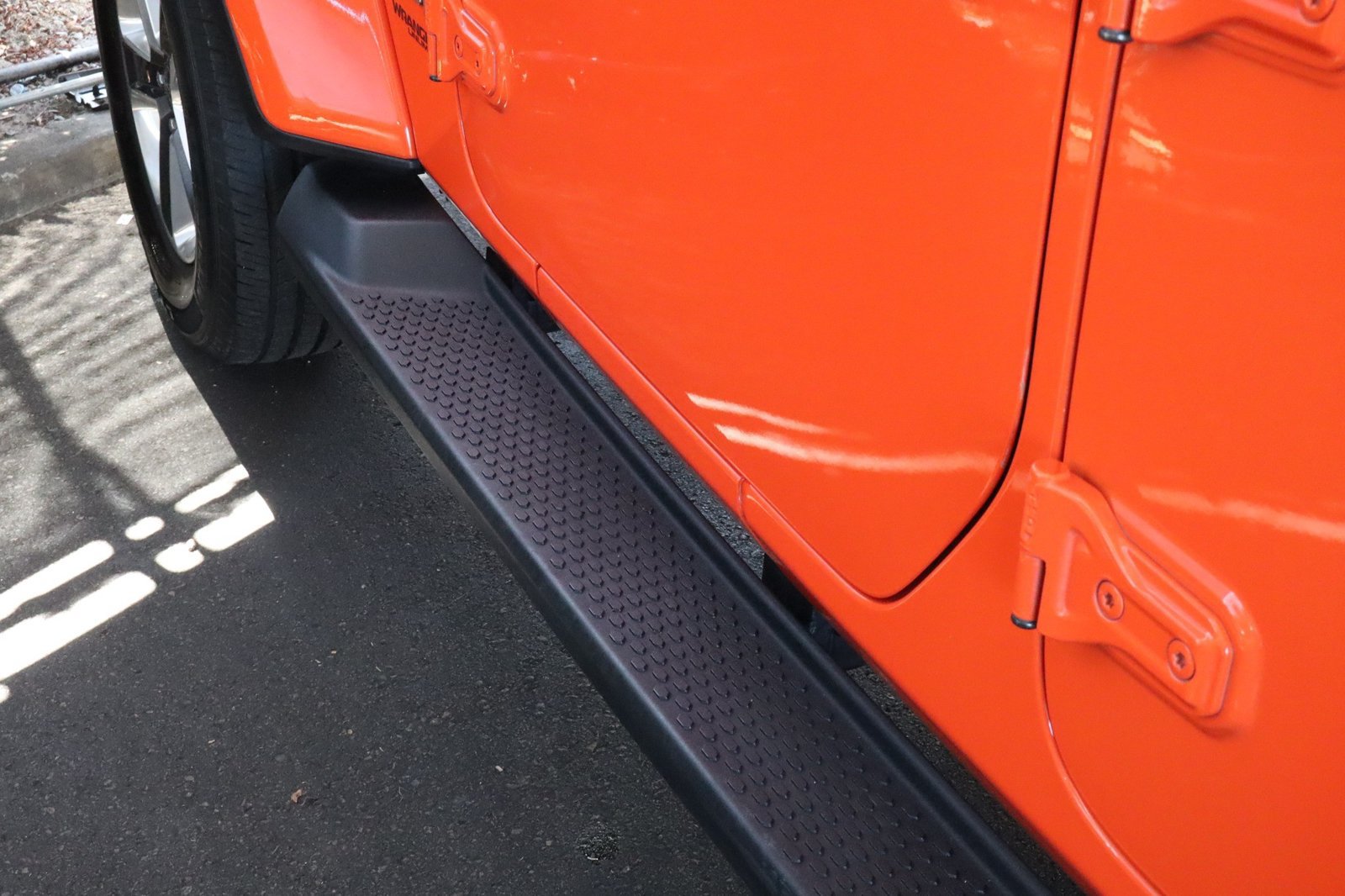 Used 2019 Jeep Wrangler Unlimited Sahara w/ Uconnect 4C Nav & Sound Group AWD/4WD image 17