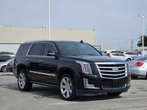 Used 2020 Cadillac Escalade Premium Luxury image 3