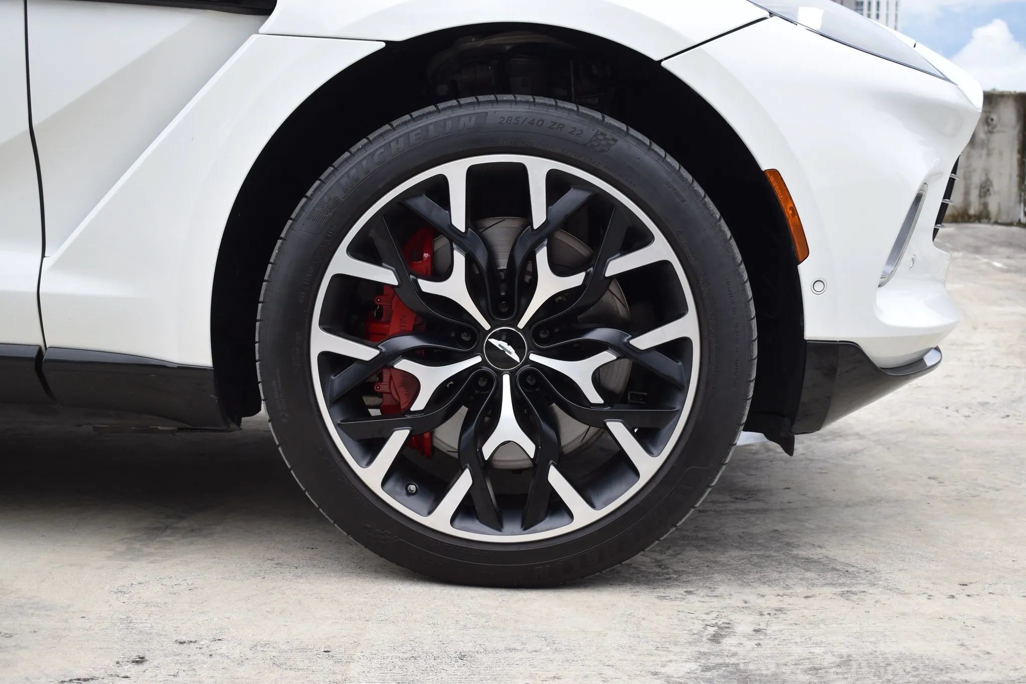Used 2021 Aston Martin DBX AWD/4WD image 13