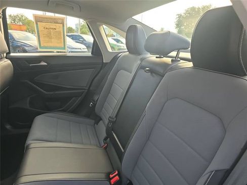 Used 2025 Volkswagen Jetta SE FWD image 11