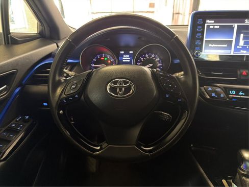 Used 2021 Toyota C-HR XLE FWD image 21