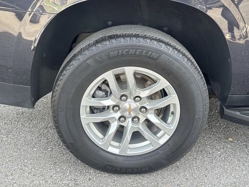 Certified 2024 Chevrolet Suburban LT RWD image 4