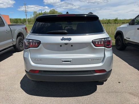 Used 2025 Jeep Compass Limited AWD/4WD image 9