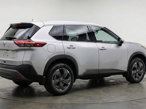 Used 2025 Nissan Rogue SV image 9